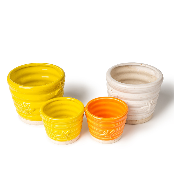 Vous souhaitez améliorer votre espace et votre expérience de cadeaux ? Essayez ce pot de bougie en céramique de cire d'abeille avec d'adorables détails d'abeille !