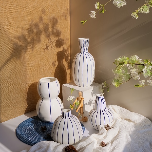 Vous en avez assez de la décoration d'intérieur générique ? Pourquoi les vases BYF Arts & Crafts peints à la main à texture bleu-blanc sont-ils le choix unique ?