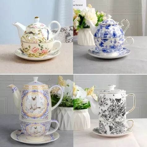 Tasse en porcelaine enchantée avec théière
