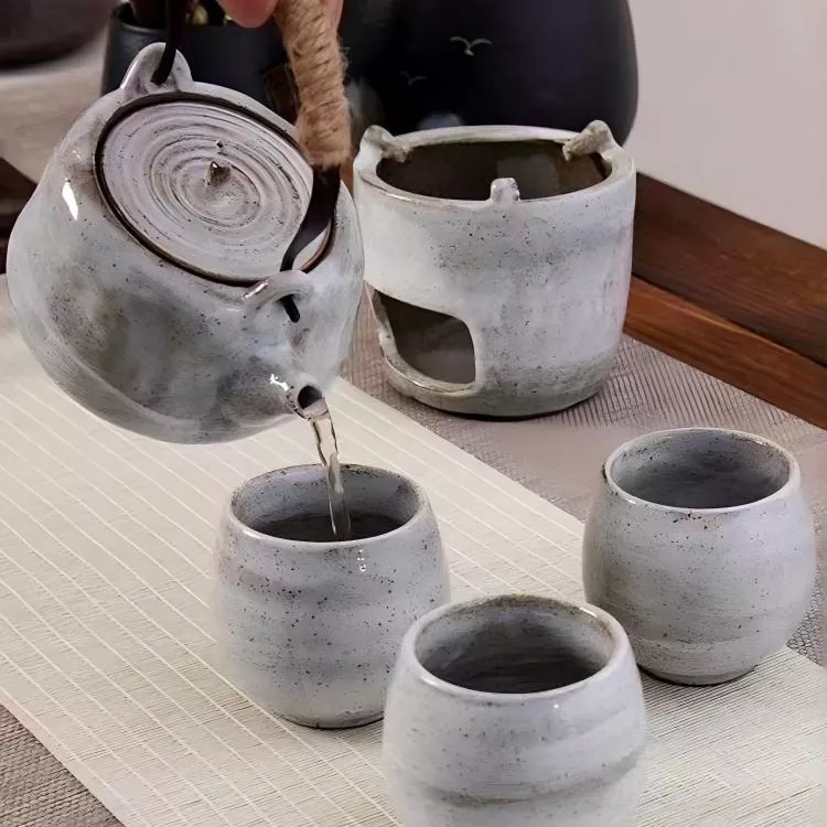 Tasse de thé traditionnelle avec une théière